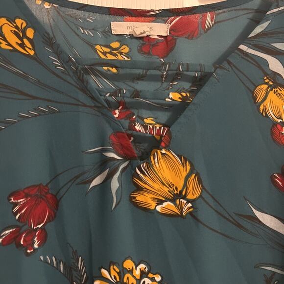 Maurices Green Floral Lattice Neck Tunic Blouse Top Size Medium - Picture 3 of 8